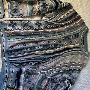 Beautiful Tundra Sweater Size XL